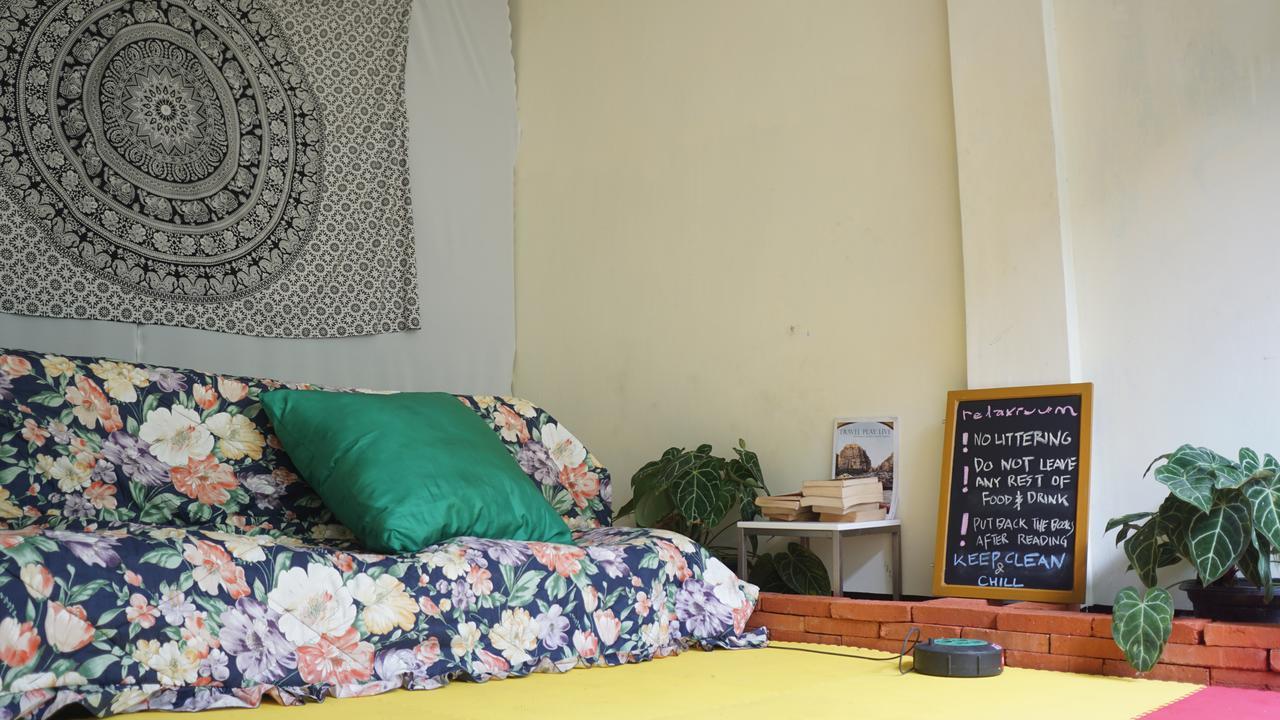 The Sleepingroom Hostel Yogyakarta Extérieur photo