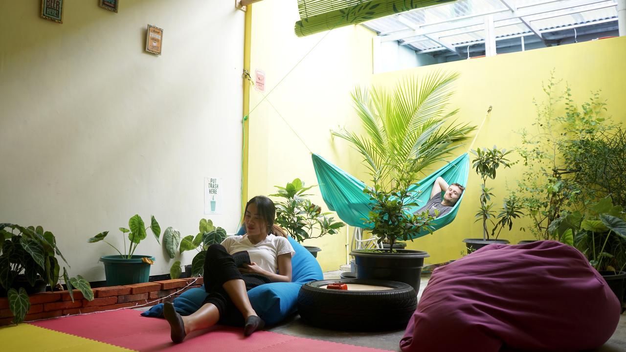 The Sleepingroom Hostel Yogyakarta Extérieur photo