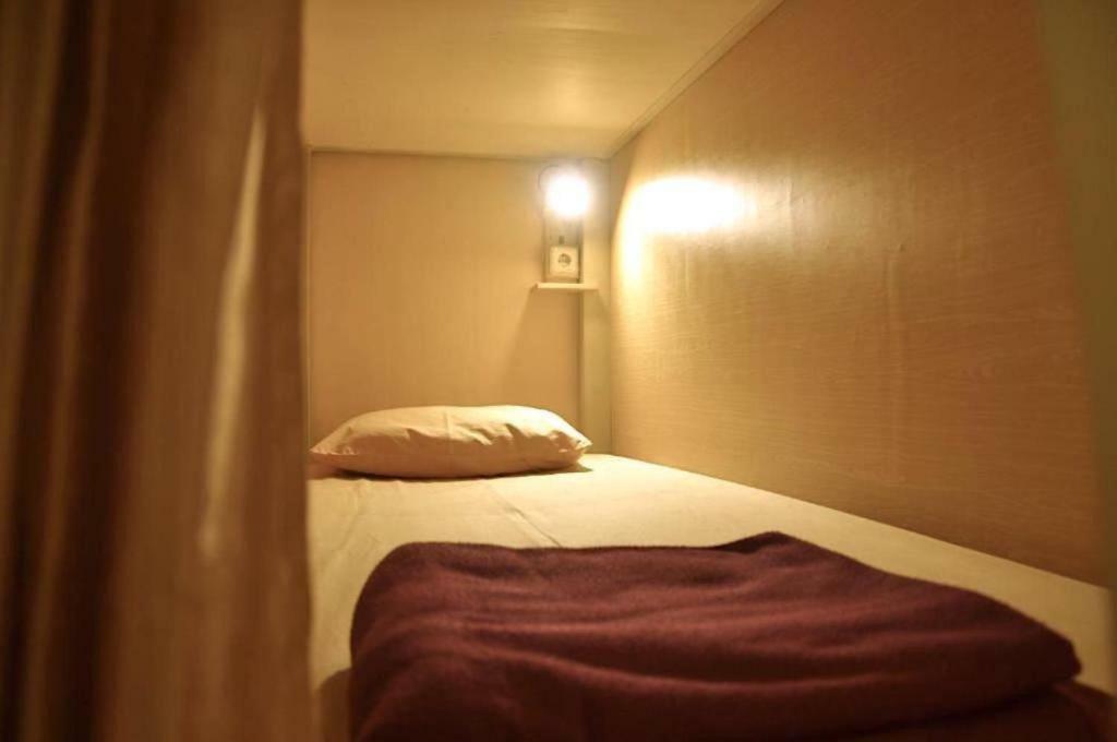 The Sleepingroom Hostel Yogyakarta Extérieur photo